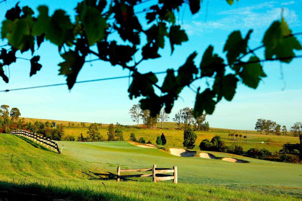 샤토 엘란 앳 더 빈티지 포콜빈 외부 사진 The 18th hole at the 2007 PGA Championship