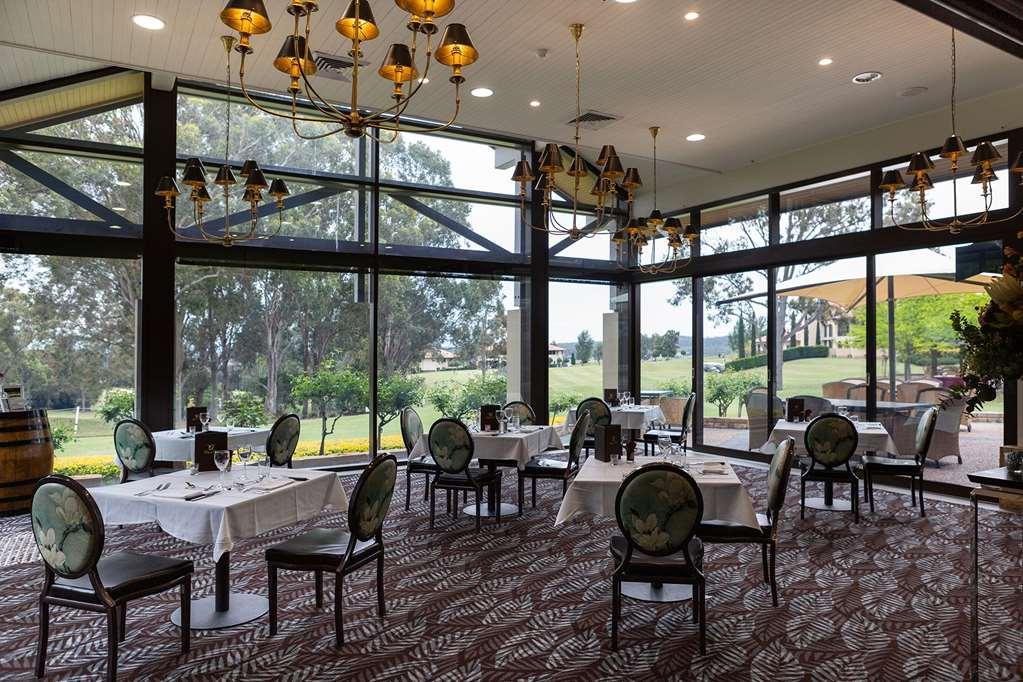 샤토 엘란 앳 더 빈티지 포콜빈 시설 사진 The restaurant at the clubhouse
