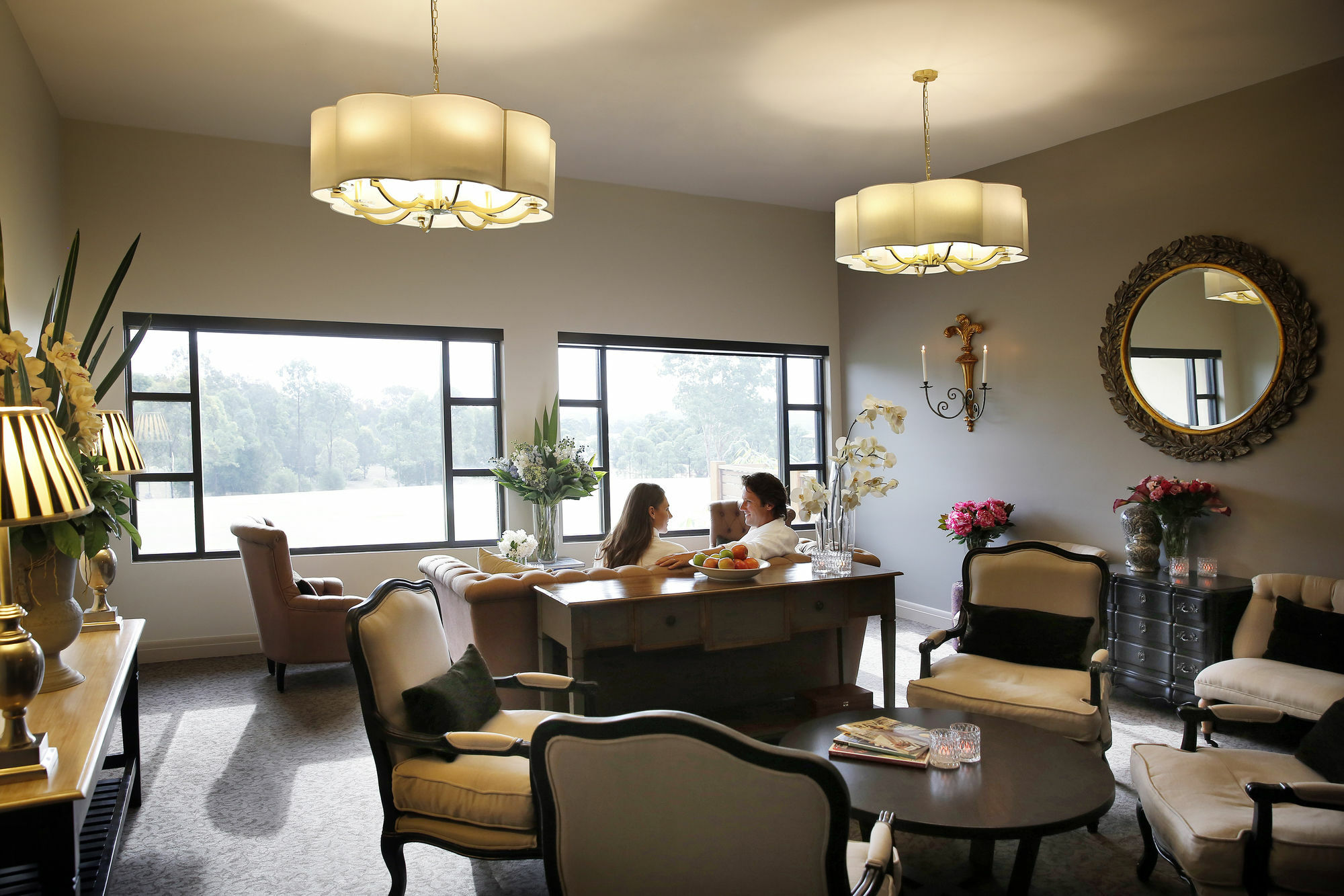 샤토 엘란 앳 더 빈티지 포콜빈 외부 사진 The interior of the clubhouse at the 2009 Women's British Open