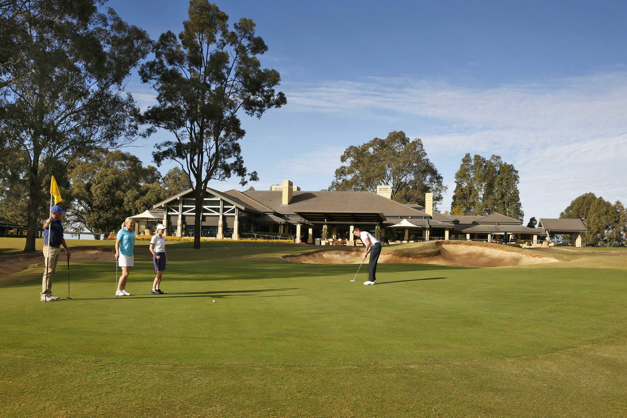 샤토 엘란 앳 더 빈티지 포콜빈 외부 사진 Clubhouse at the 18th green