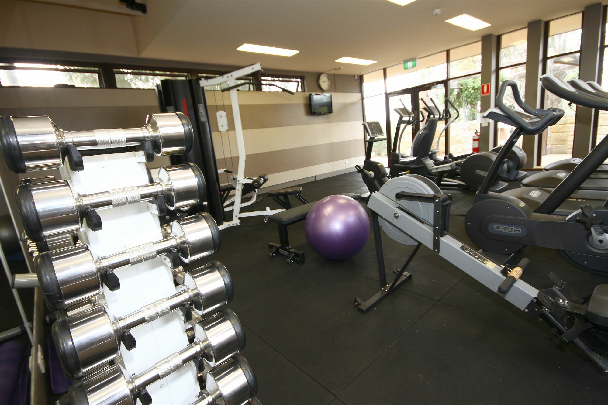 샤토 엘란 앳 더 빈티지 포콜빈 외부 사진 A typical gym